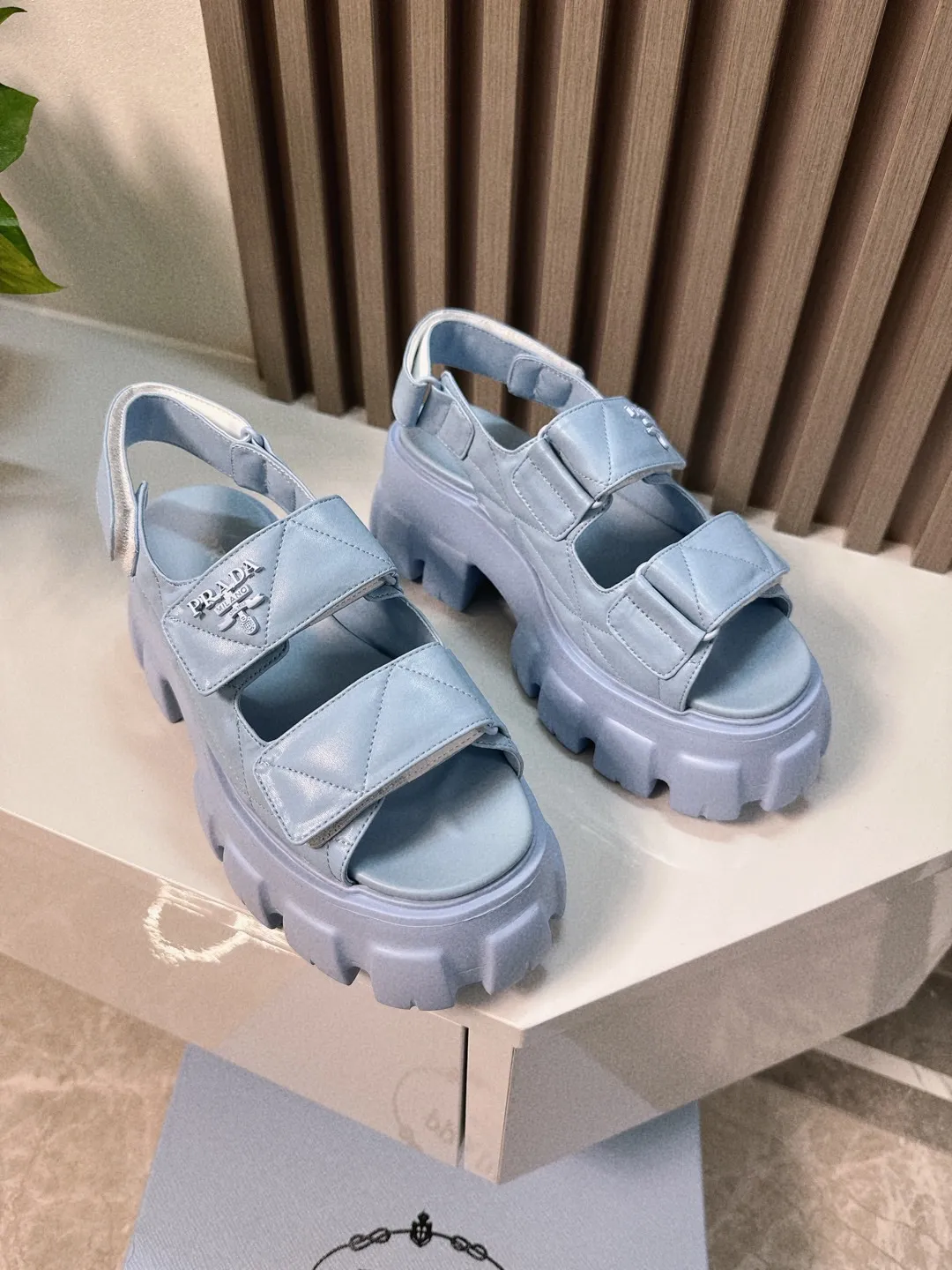 👟👟Ex-factory price 560👟👟 Prada New sandal series for summer Thick-soled sandals This is a must-have for summer. It feels soft and delicate on the feet and is extremely comfortable. You can mix it with you at will. Original molded midsole. Original foaming technology tooth outsole, size 35-41.
